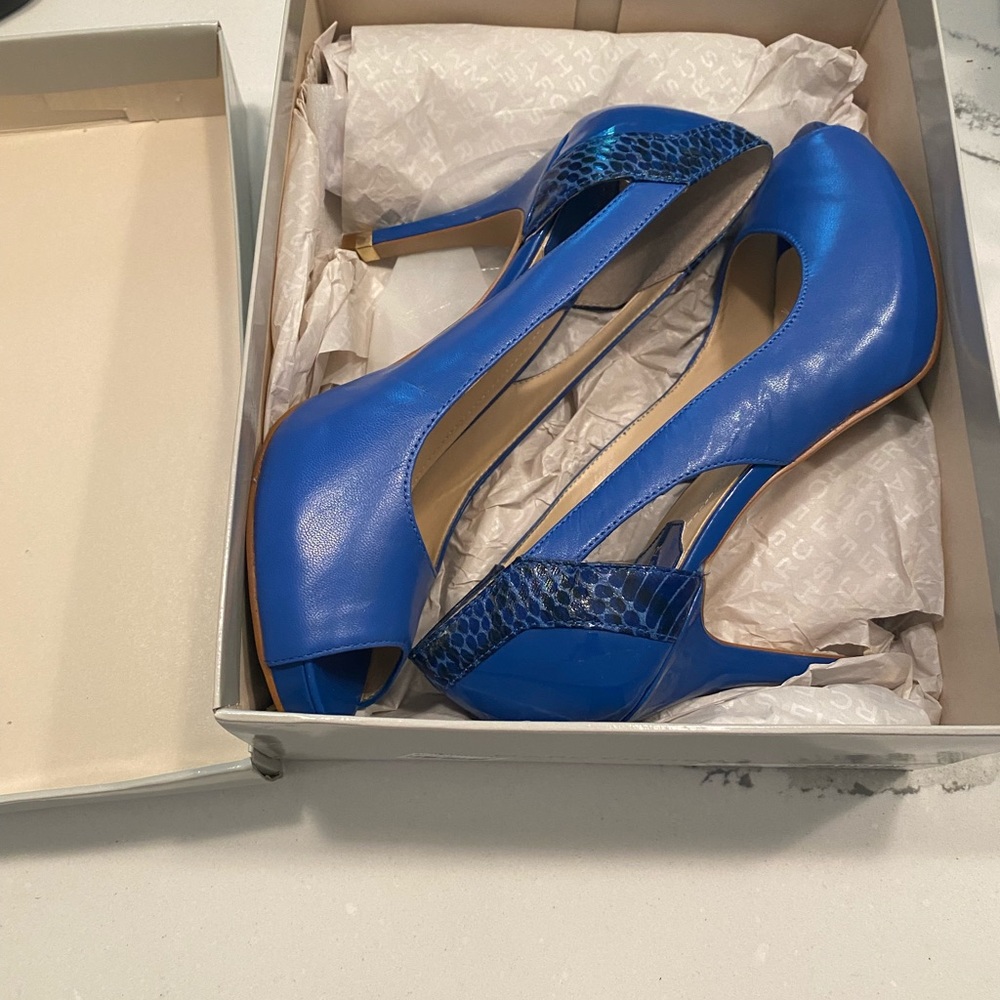 Marc fisher never worn blue heals